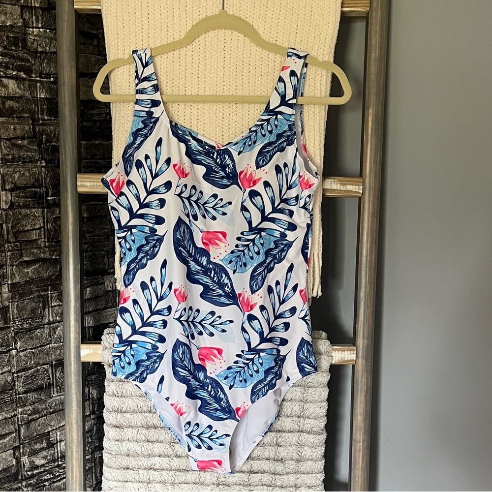 NWOT Woman’s XL swimsuit $19